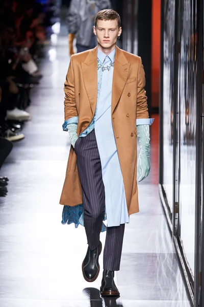 Look 10